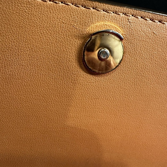 TORY BURCH RED ROBINSON PEBBLED CHAIN WALLET - Picture 6 of 14